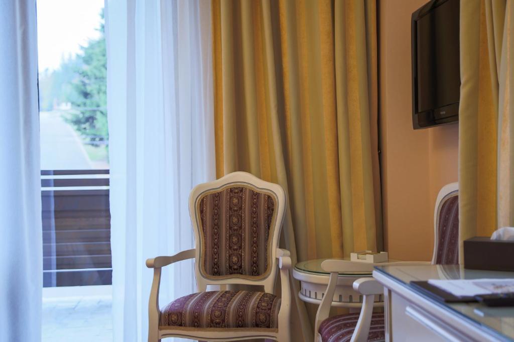 Hotel Foisorul Cu Flori Sinaia Habitación foto